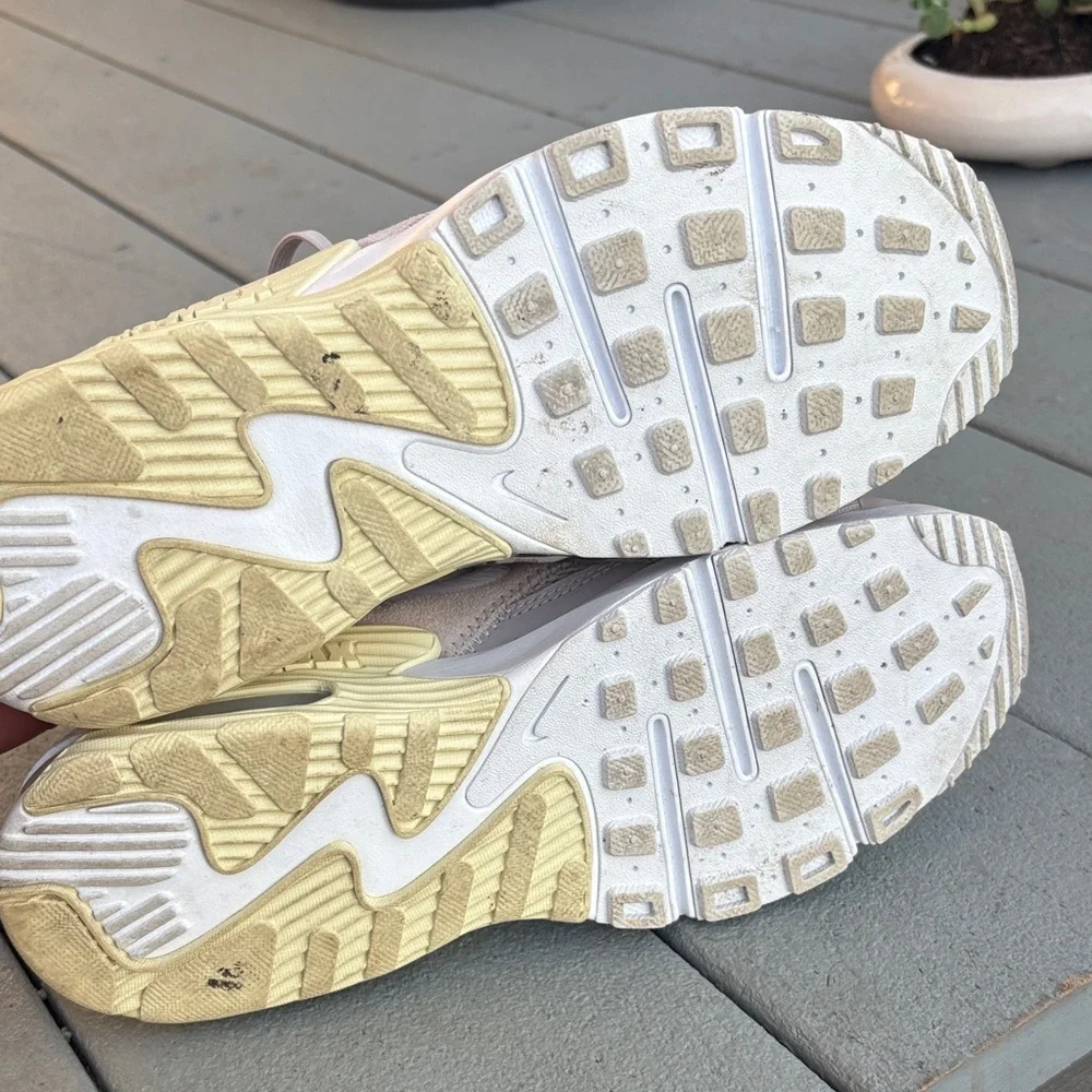 🌻Nike Women’s Pink/White Air Max Casual Sneakers 7.5 - Picture 10 of 10